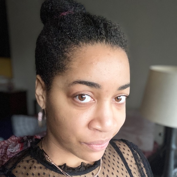 Meet your Posher, Raine - Picture 1 of 6